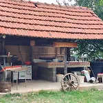 Domacinstvo Jelkici Nyaraló